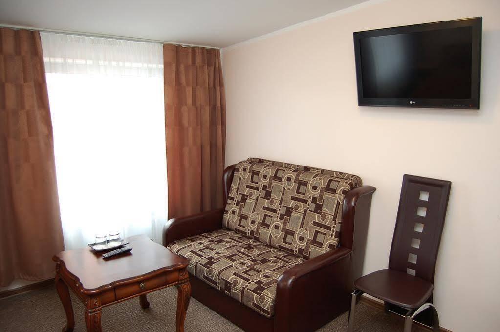 טרטו Aleksandri Hotel מראה חיצוני תמונה