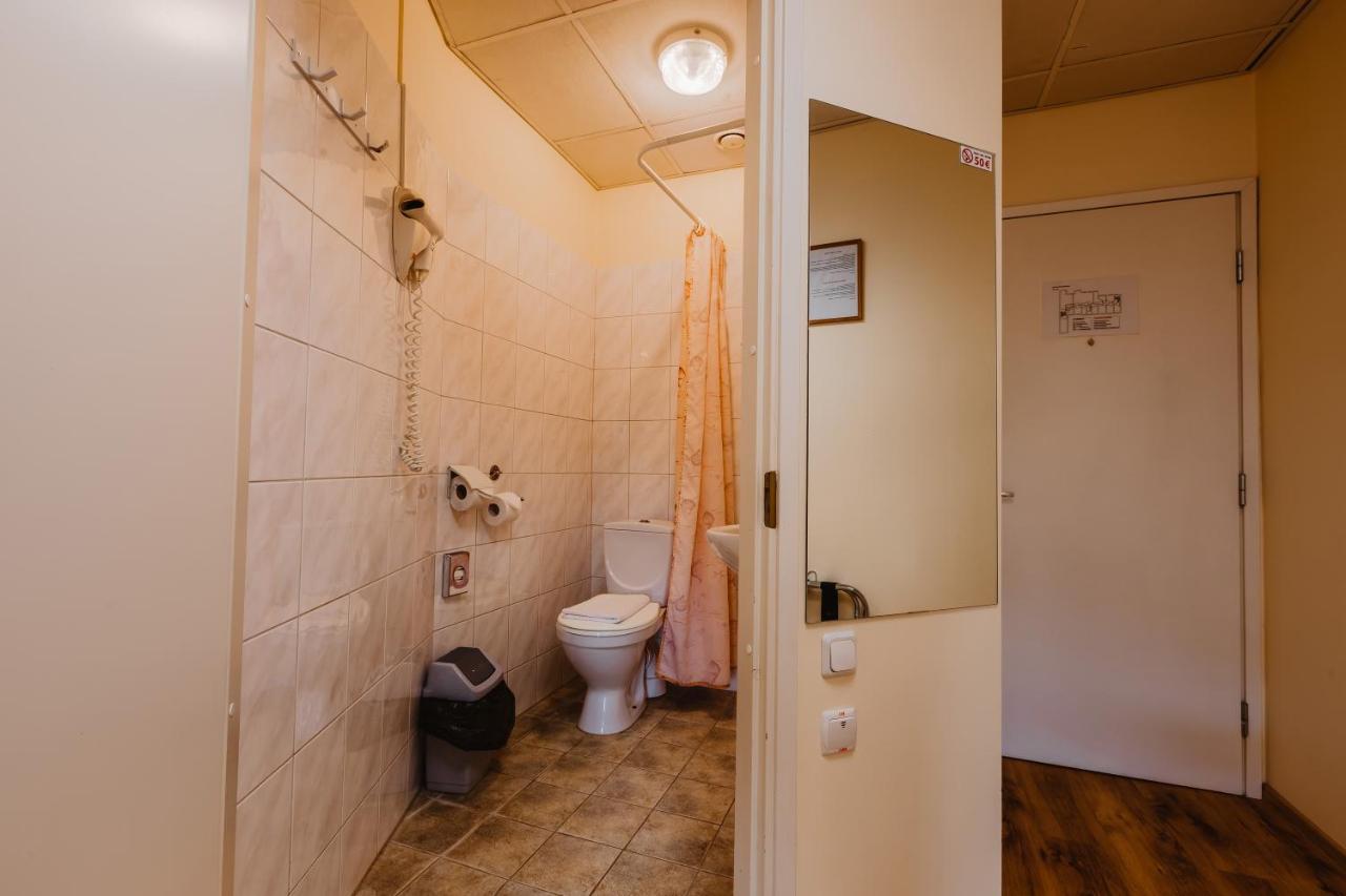 טרטו Aleksandri Hotel מראה חיצוני תמונה