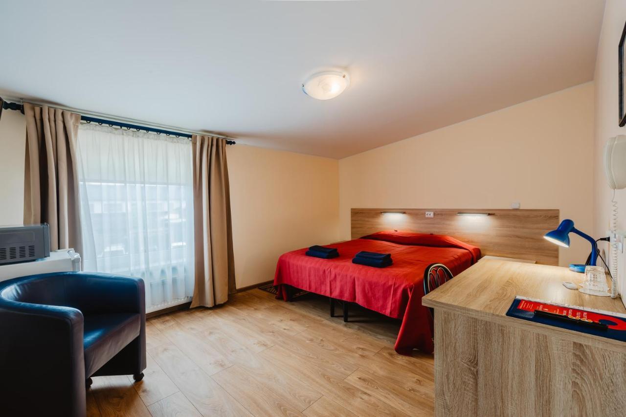 טרטו Aleksandri Hotel מראה חיצוני תמונה