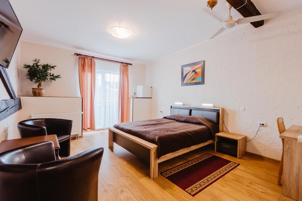 טרטו Aleksandri Hotel מראה חיצוני תמונה