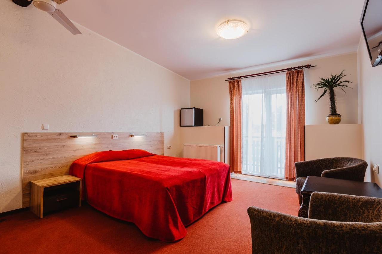 טרטו Aleksandri Hotel מראה חיצוני תמונה