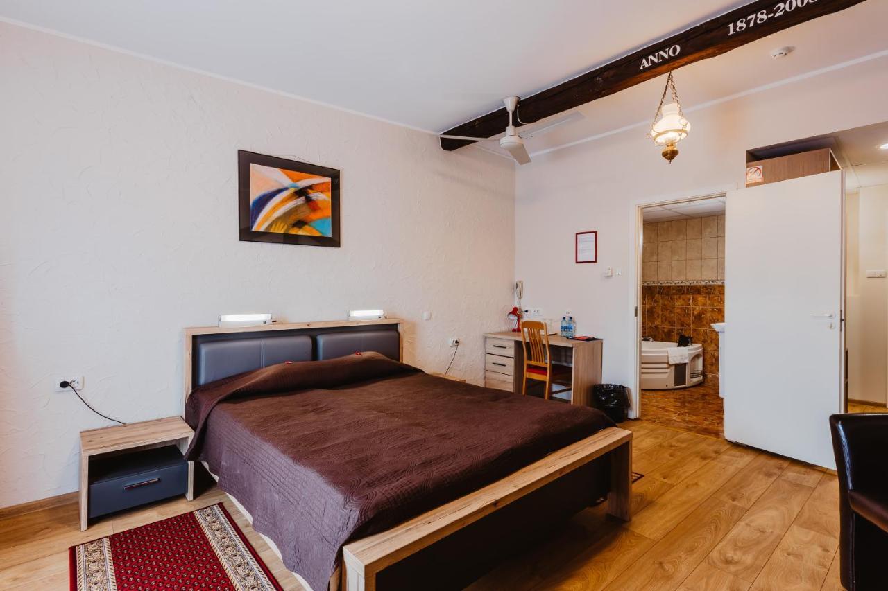 טרטו Aleksandri Hotel מראה חיצוני תמונה