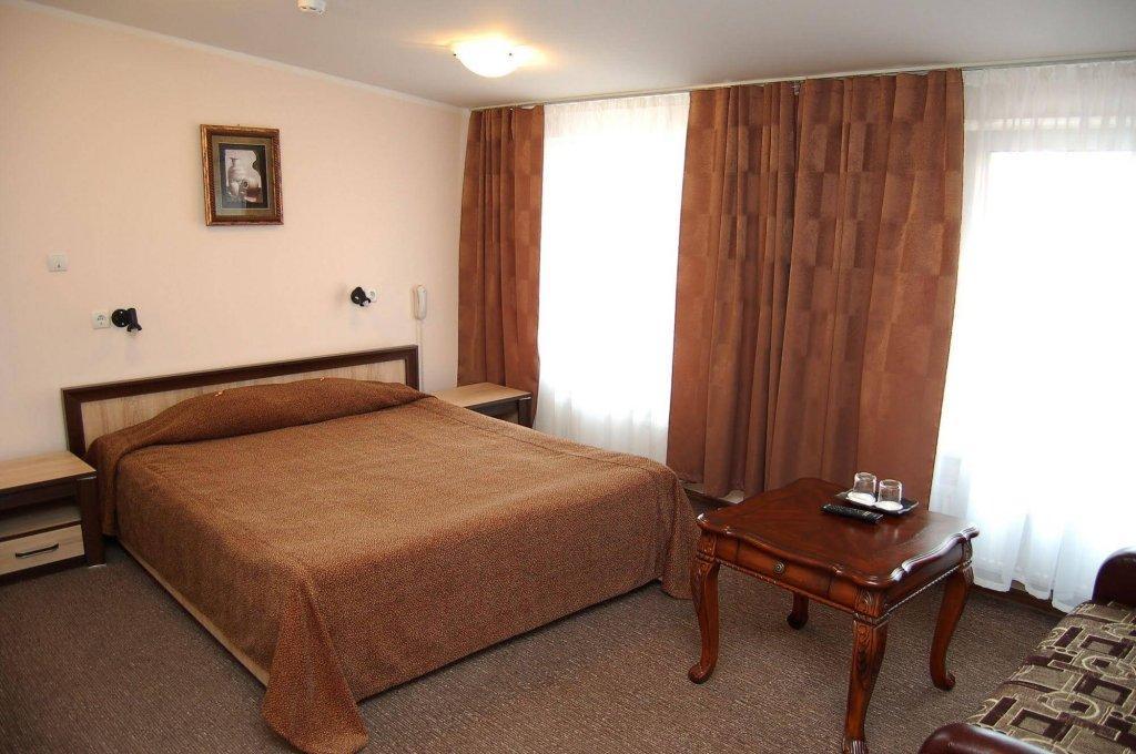 טרטו Aleksandri Hotel מראה חיצוני תמונה