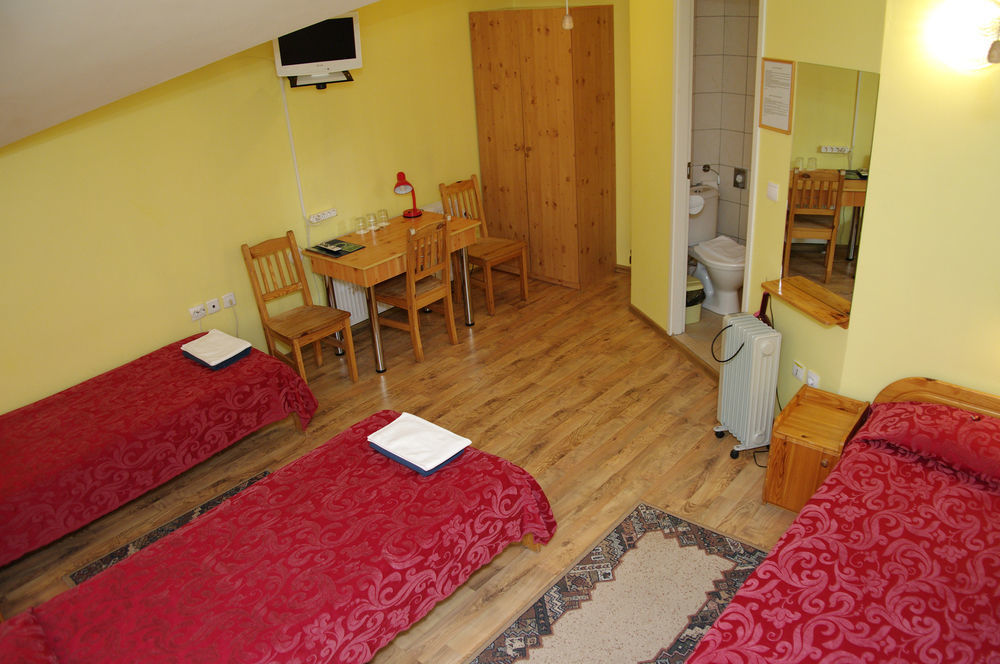 טרטו Aleksandri Hotel מראה חיצוני תמונה