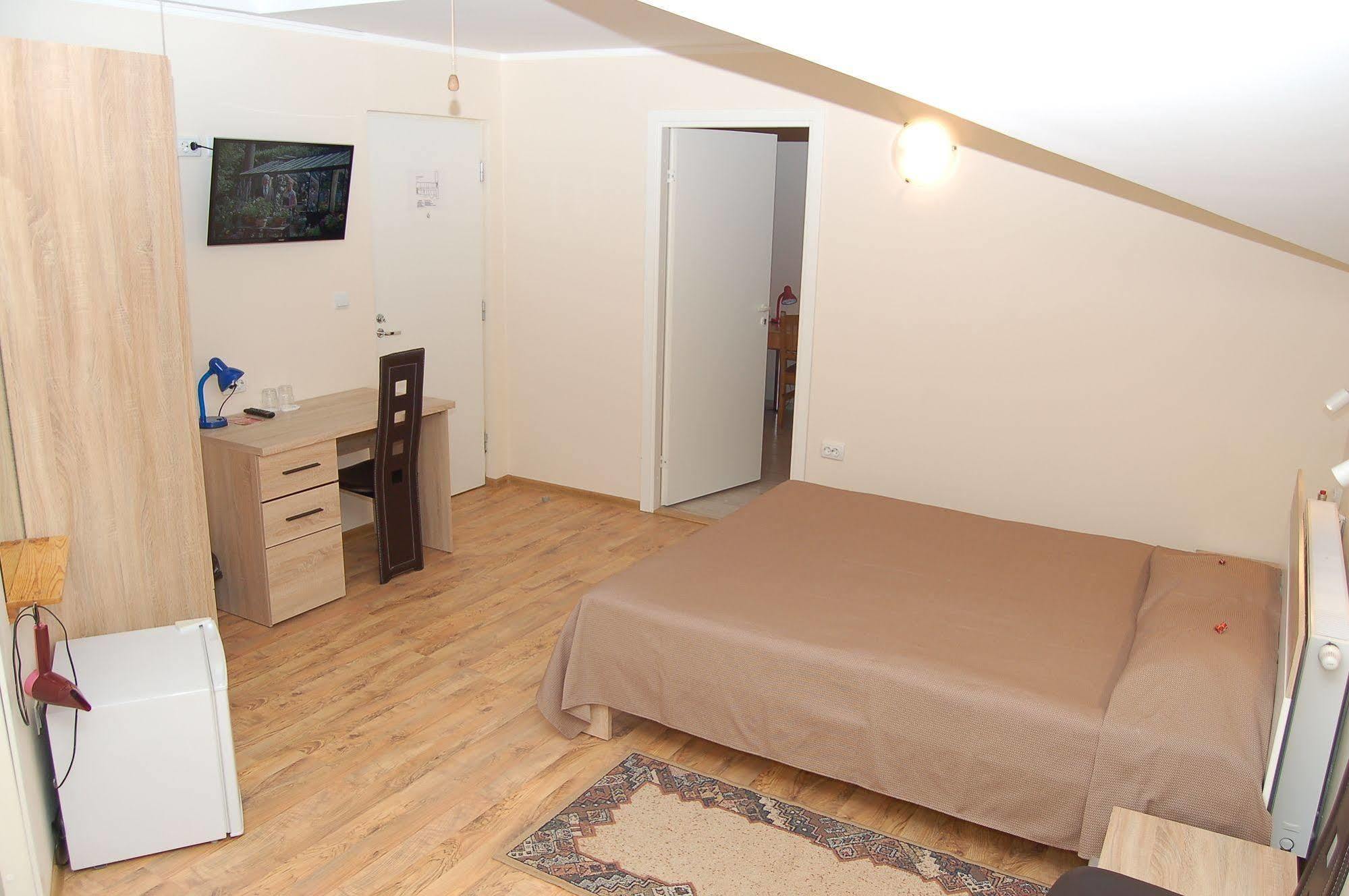 טרטו Aleksandri Hotel מראה חיצוני תמונה