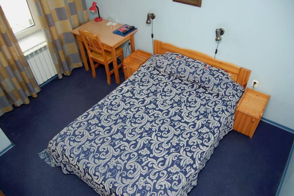 טרטו Aleksandri Hotel מראה חיצוני תמונה